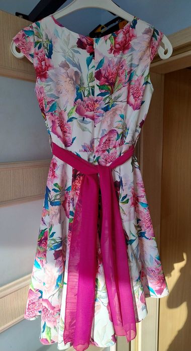 Sukienka w kwiaty fuksja Emma 146