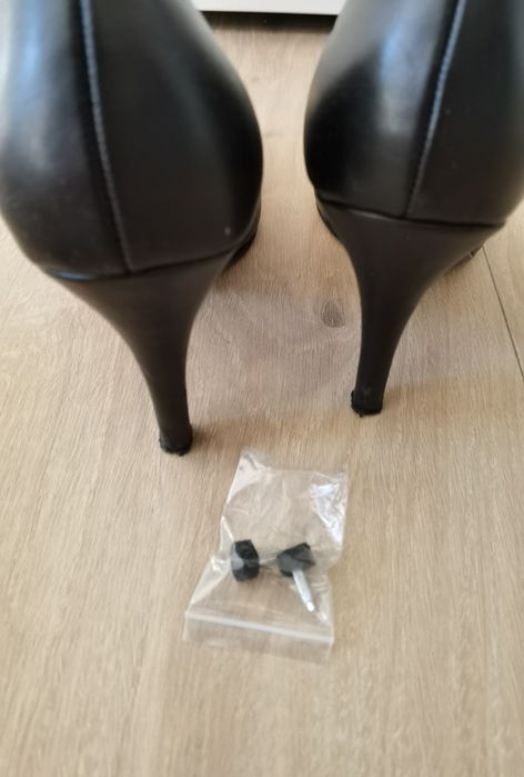 Szpilki czarne CCC 38