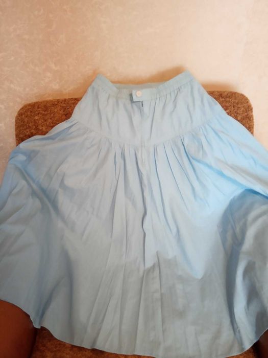 Спідниця блакитного кольору