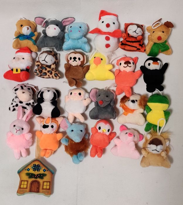 Невеликі м'які іграшки брелоки по 25 грн