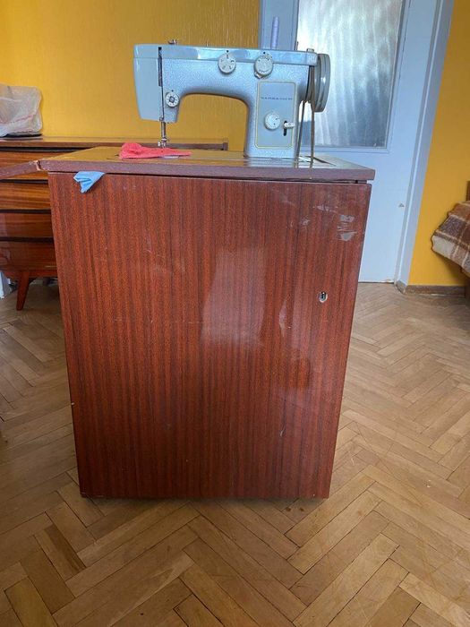 Машина швейная бытовая класса 142М "Чайка"