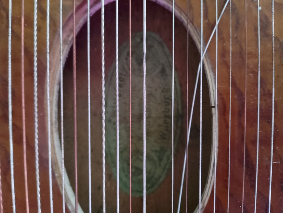 Stara cytra do renowacji