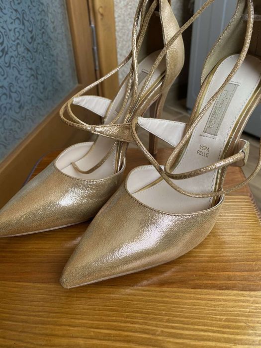 Босоніжки. Туфлі. Шльопанці