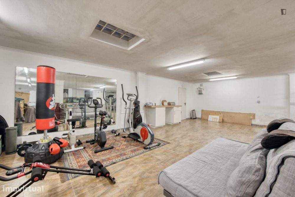 Quarto - localizado em Carcavelos Lisbon