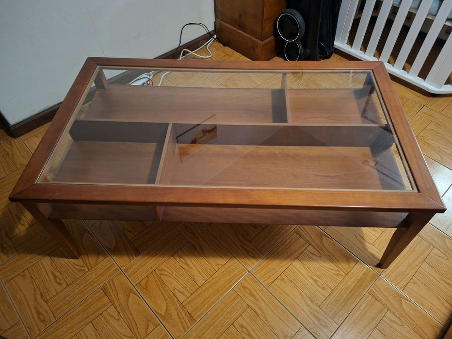 Mesa com vidro (apenas pousado)