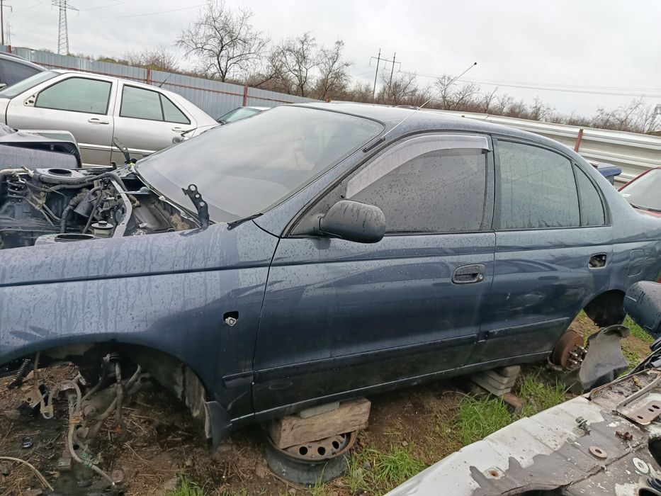Продам двери TOYOTA CARINA E