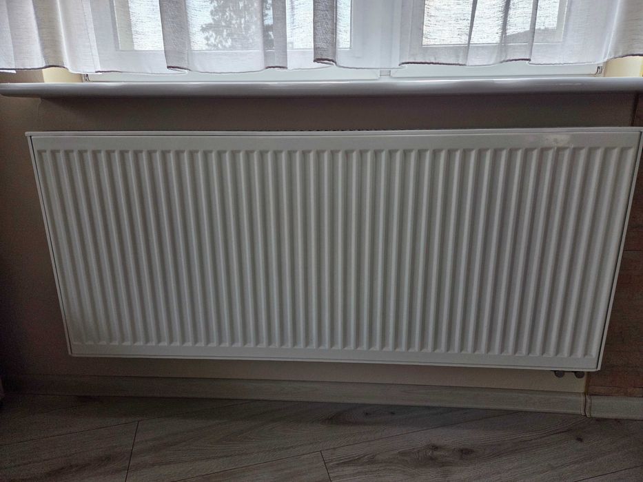 Dwa grzejniki płytowe Kermi 1400x600