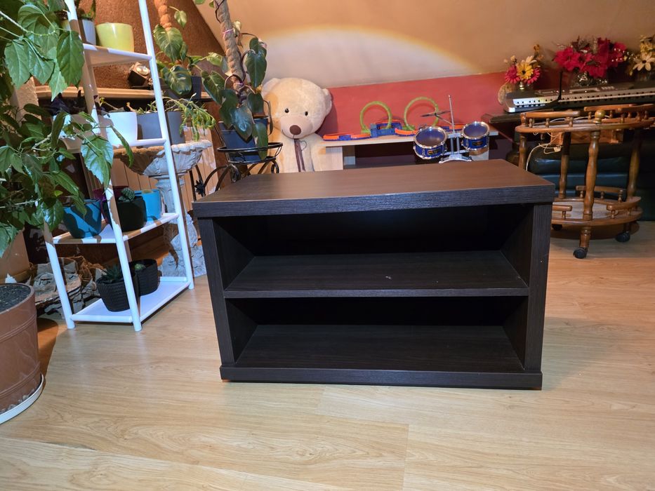 Zestaw solidnych mebli