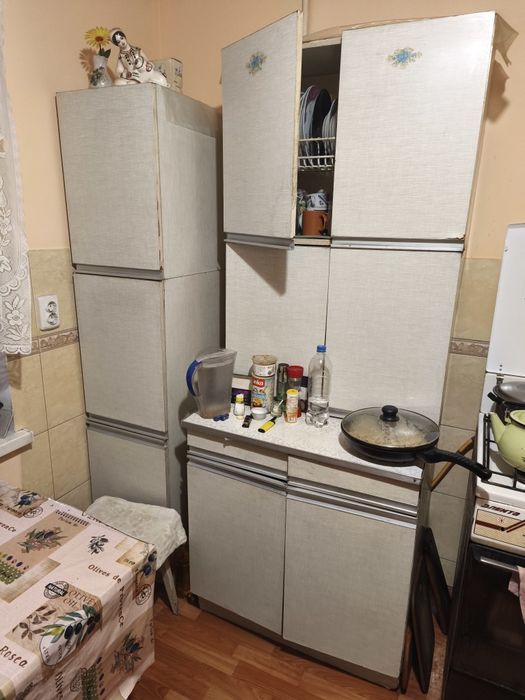 Кухня,б/у, світла, для літньої кухні чи дачі.