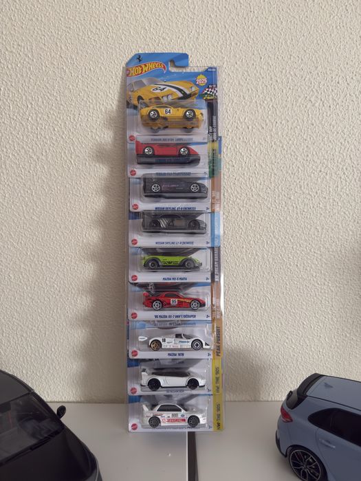 Varios carrinhos Hotwheels