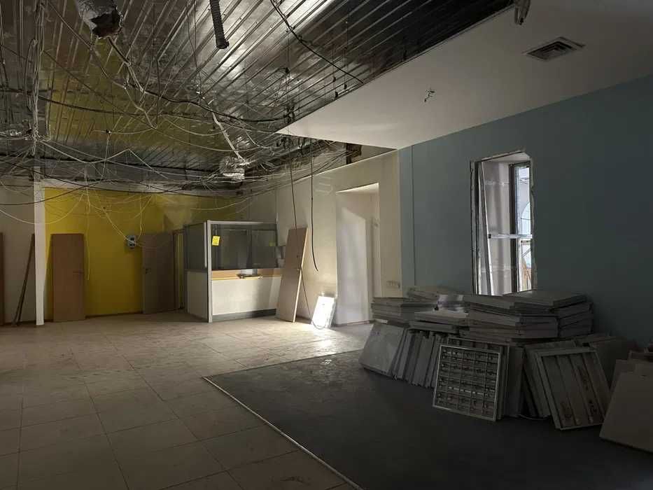 Продаж фасадного приміщення 250 м кв. центр