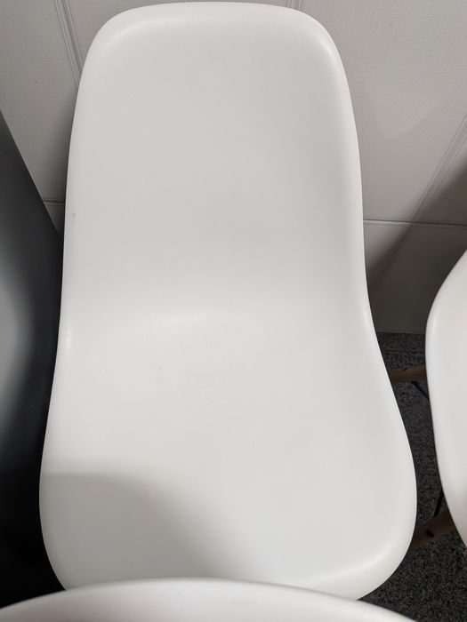 Cadeiras estilo nórdico brancas