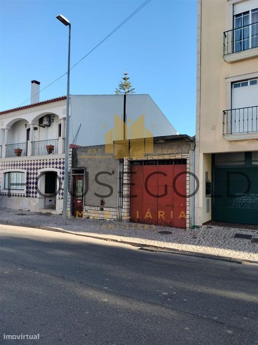 Moradia para reconstrução em Almeirim (ALM-274)