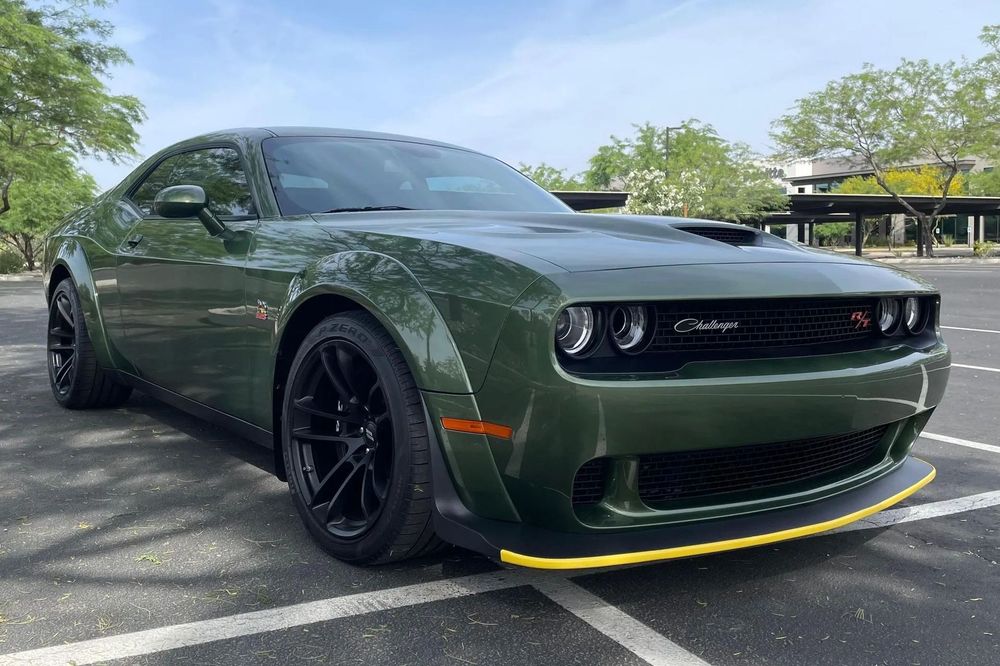 Dodge Challenger Super stan, oryginalny przebieg, shaker, 6,4 v8