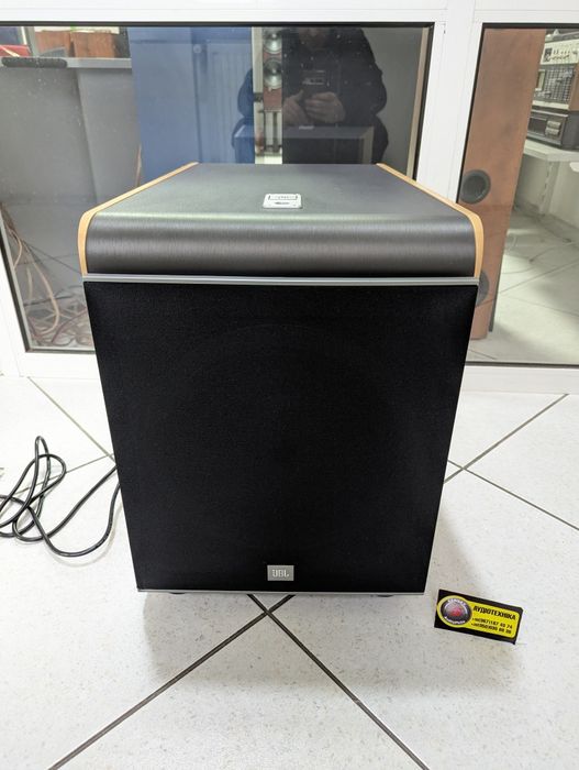 Активный сабвуфер JBL ES150/230. НЧ-25см. 300 Вт. Вес 16кг. USA