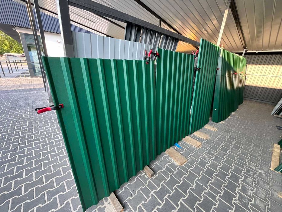 Цветной и оценкований профлист на забор и крышу Титова 1 Совхозная 7