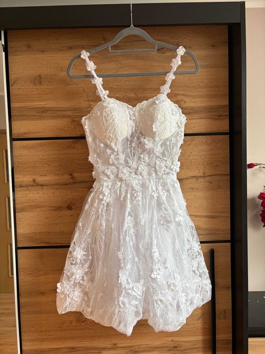 Biała krótka suknia ślubna koronkowa na ramiączkach szyta na miarę