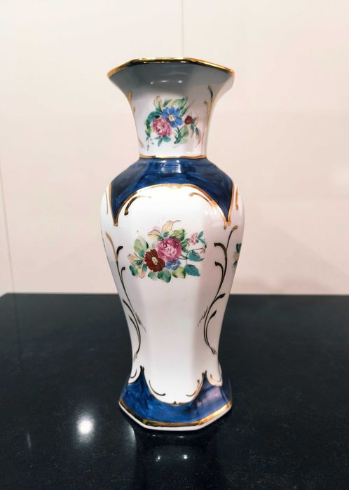 Beautiful hand-painted Portuguese porcelain vase. New.