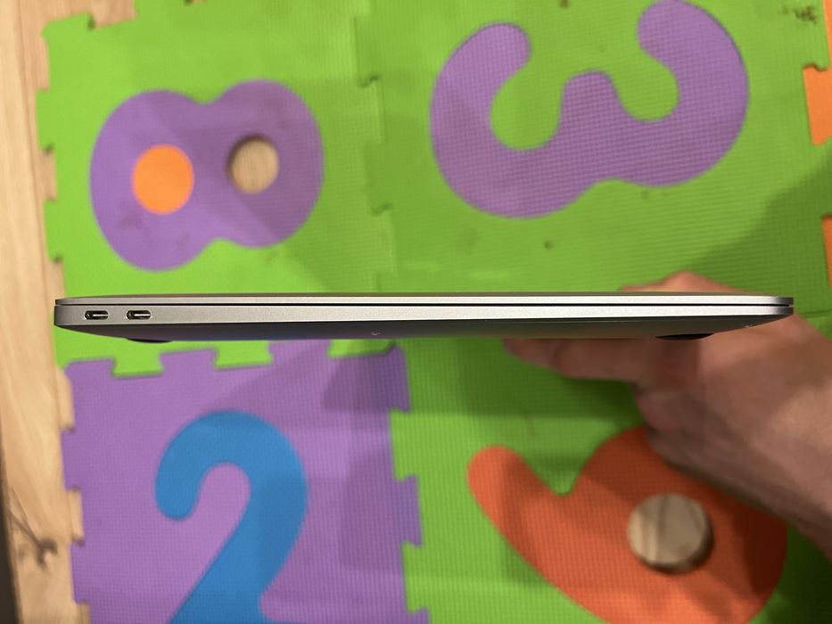 MacBook Air 13 (Core I3)