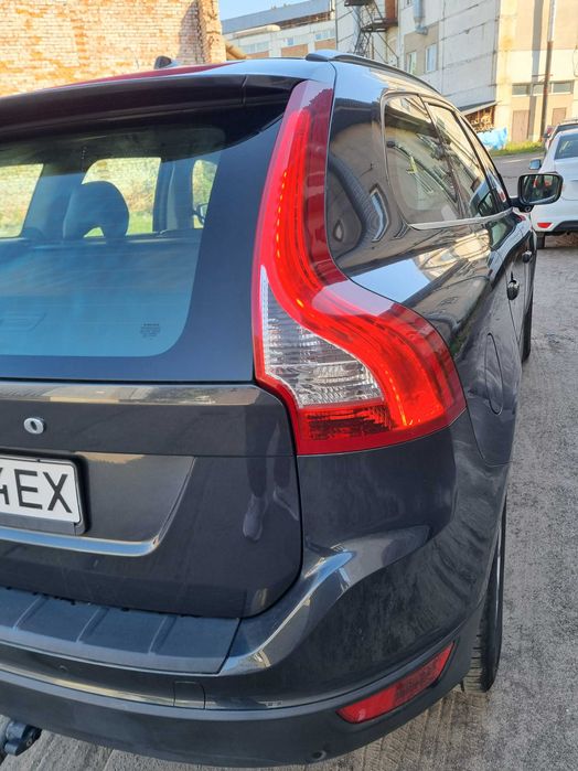Volvo XC60 2.4D D5 автомат Summum