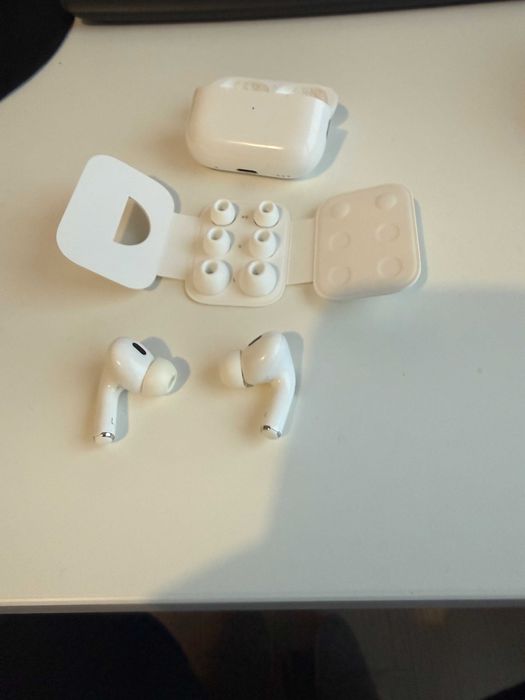 Airpods Pro 2 z etui ladujacym USB-C - stan BDB+