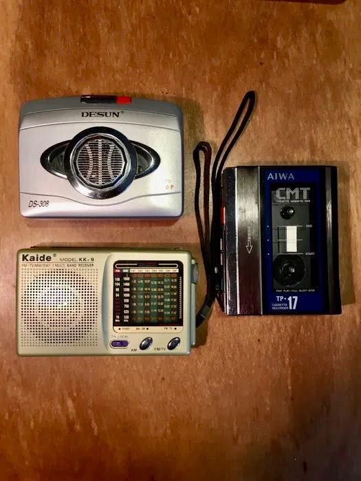 3 RÁDIOS - 2 com grav. de cassetes - Aiwa / Desun / Kaide