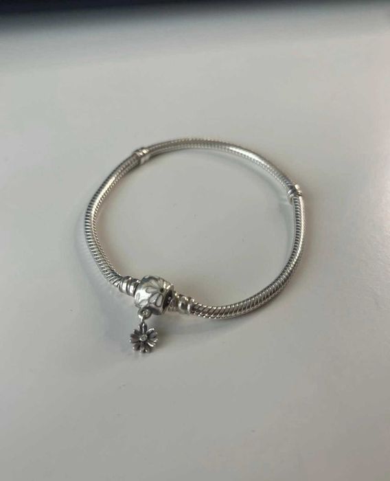 Pulseira Pandora com fecho margarida
