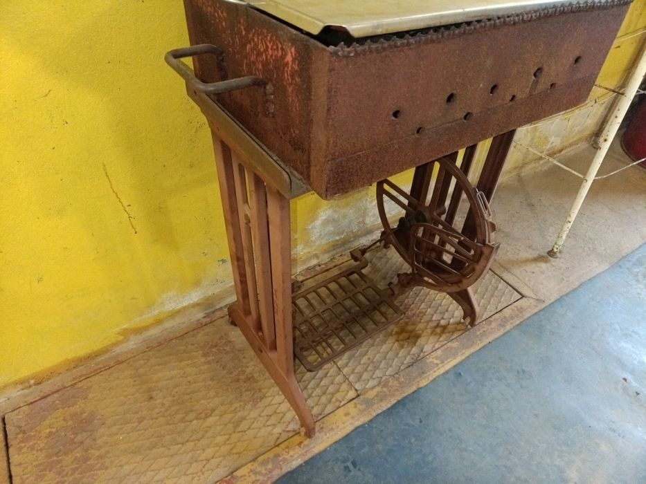 Мангал б/у . Сталь -3 мм.