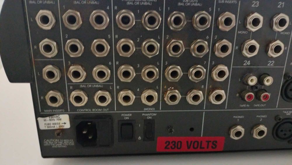 Mesa de Som Mackie 24 canais