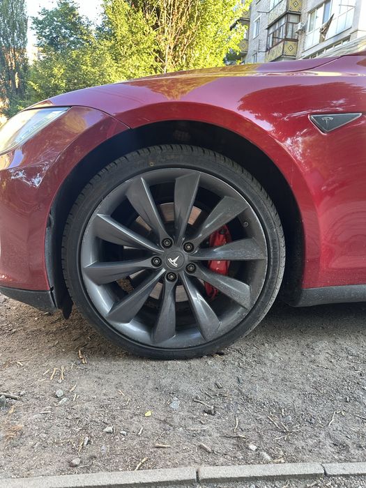 Tesla model s p90d