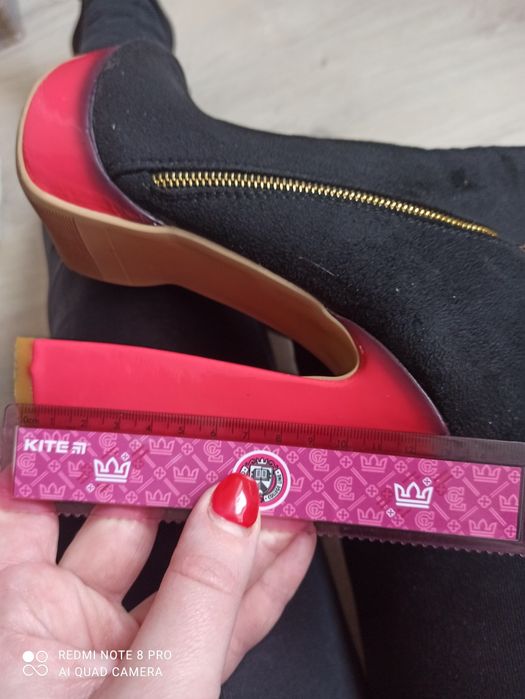 Продам весняні чобітки