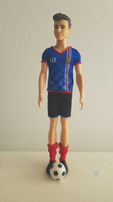 Barbie - Boneco Ken Jogador de Futebol Camisola Azul - Brinquedo ㅤ
