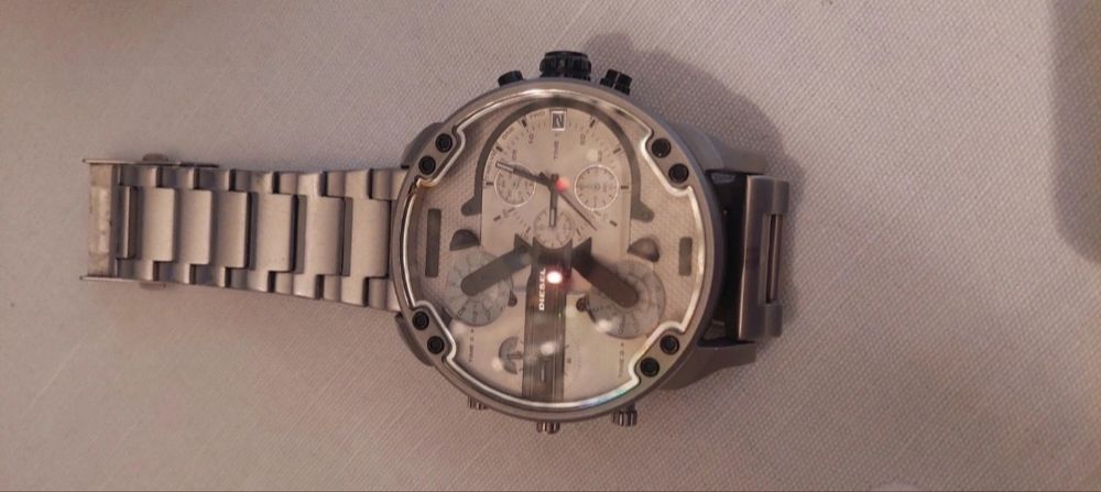 Diesel watch...64738764412033122