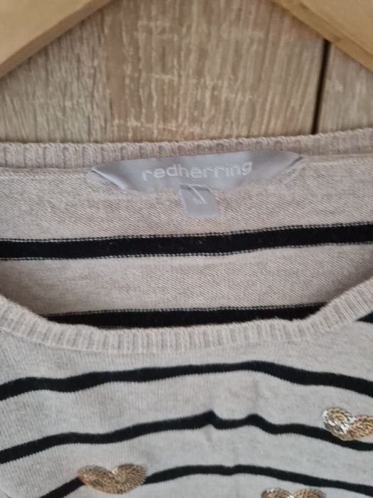 Sweter Redherring 42 z aplikacją cekinowych serc