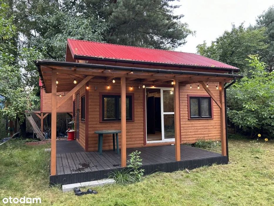 Całoroczny domek drewniany na działce ROD – Komorów, pełne wyposażenie