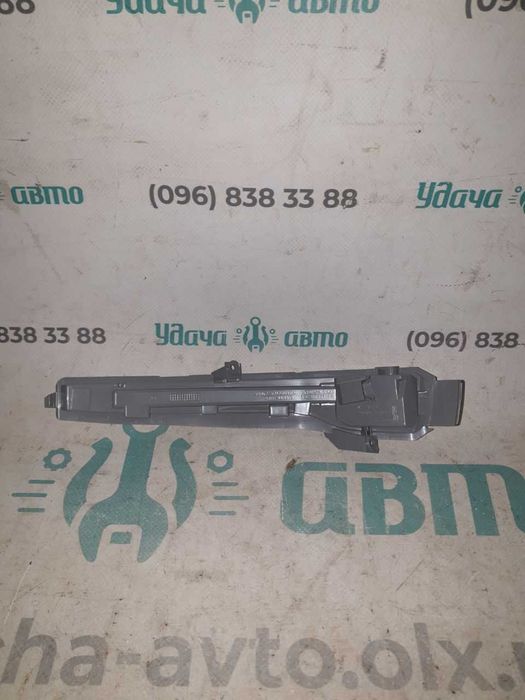 Повторювач повороту  дзеркала Mercedes GLE GLC A0999060143 A0999060243