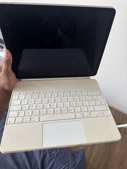 iPad Air M3 13 polegadas 128GB  Ano 2025 com Keyboards