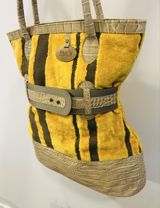 Mala NOVA ÉMOI,  em tecido com apontamentos em pele de vaca.