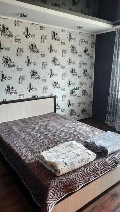 2 кім. Район 12 школа. Ціна доби. Погодинно, подобово.