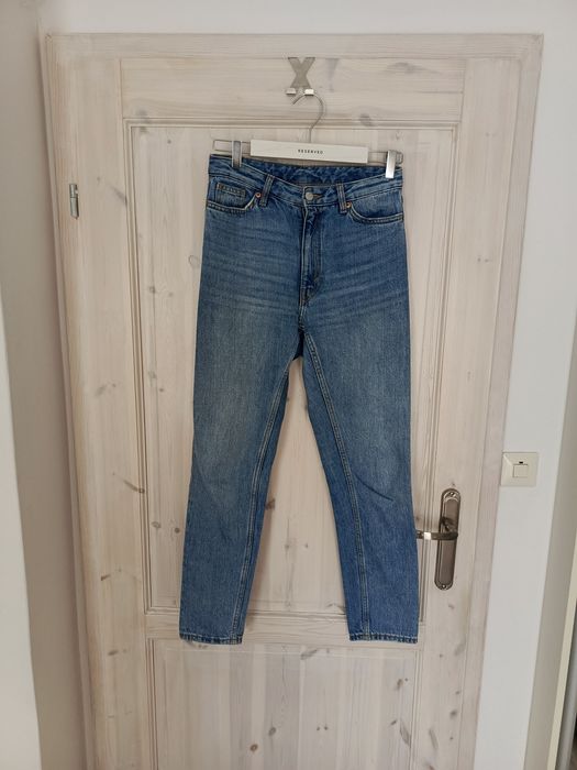 Jeansowe dżinsowe spodnie mom fit niebieskie Monki 36 S