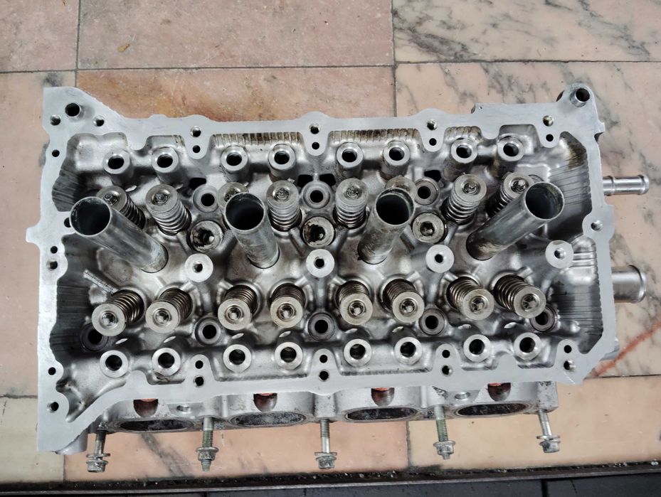 Cabeça de motor Toyota Prius III Hatchback 1.8 Hybrid (ZVw3_) 2010