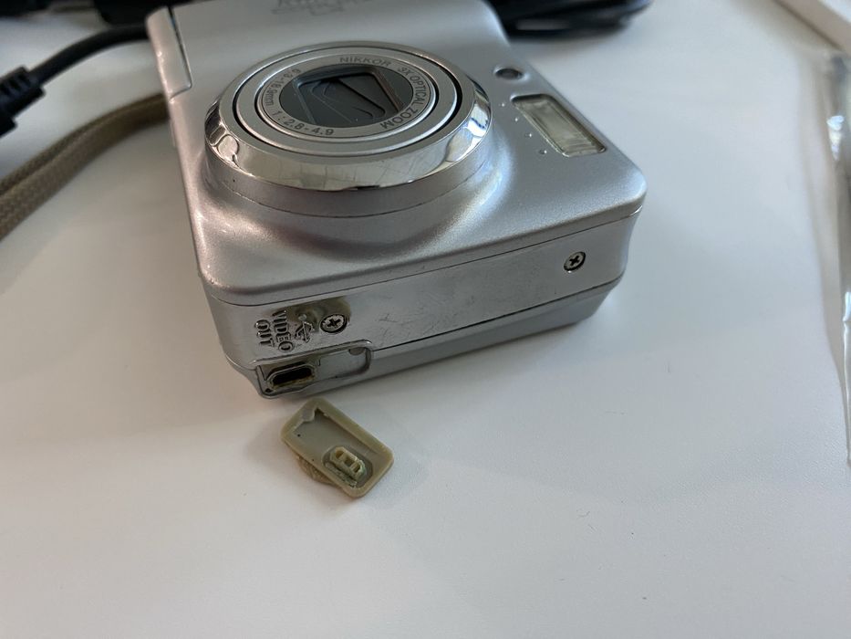 Aparat Cyfrowy Nikon Coolpix L4 rok 2006