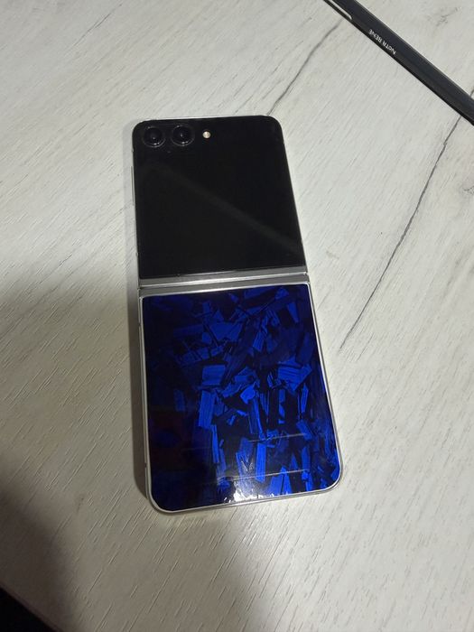Продам свой samsung flip5 8/512