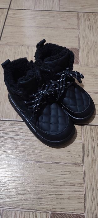 Ботинки , сапожки, черевички, чоботи