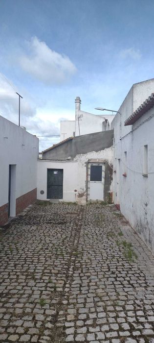 Casa Terrea para recuperar em Santa Clara de Louredo 75m2
