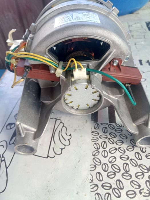 Двигун стиральної машини  zanussi,та модуль(плата) керування