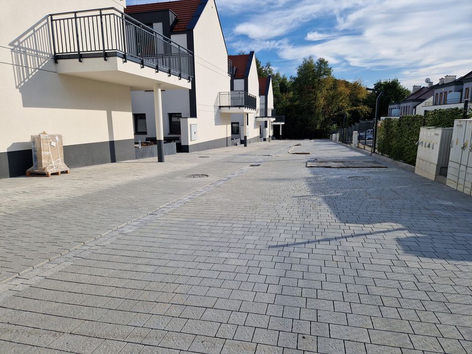 Prace ziemne Brukarstwo układanie kostki wykopy
Transport