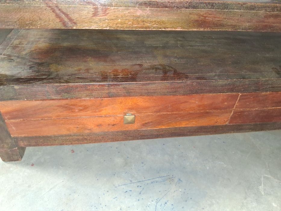 Mesa de Centro Rústica em Madeira Maciça com Gavetas