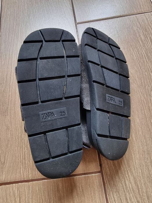 Босоніжки на хлопчика zara