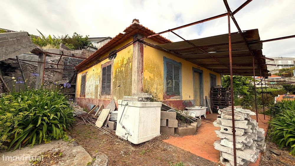 Moradia Tradicional para Recuperar com 2.300m² de Terreno | Livramento